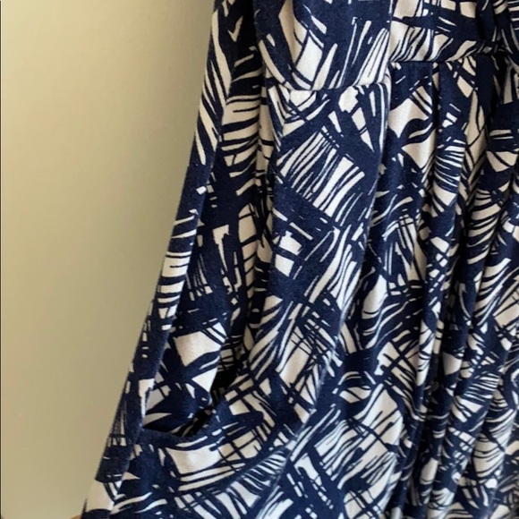 Super cute fitted yet flowy dress - Picture 3 of 4